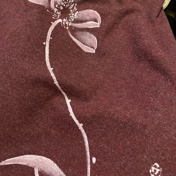 BEAUTIFUL ORIENTAL MAROON WOOL SKIRT WITH HAND PAINTED FLOWER - Picture 5 of 5